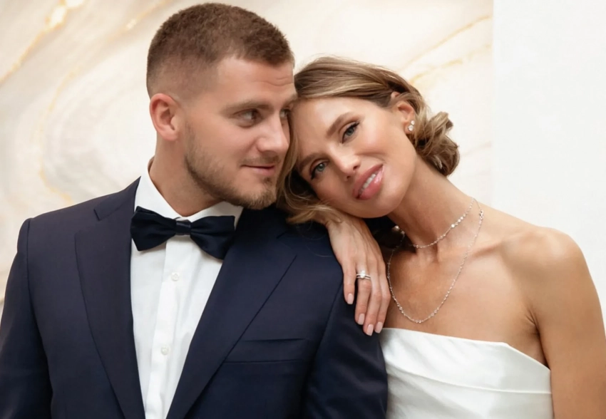 "Жена диктовала текст". Муж Алексы публично признался ей в любви на фоне слухов о разводе, но ему не поверили