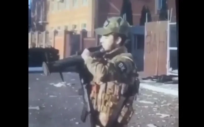 Генерал Алаудинов опроверг причастность к «Ахмату» военнослужащего, стрелявшего из гранатомёта в освобождённой Судже