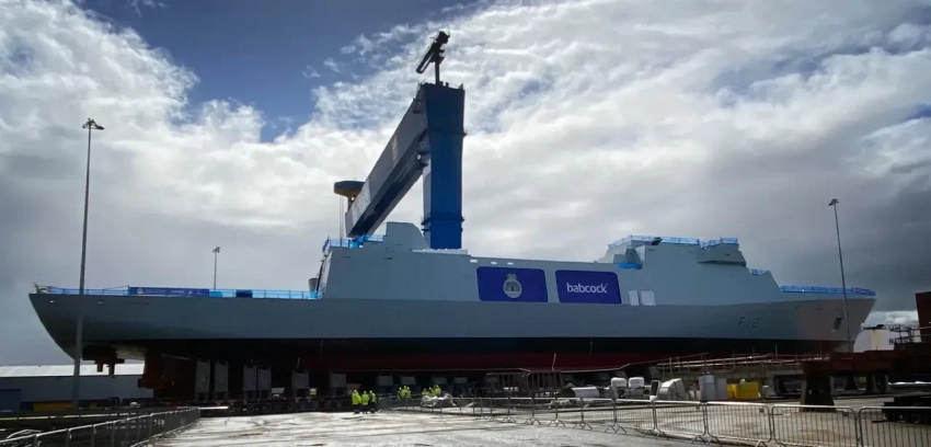 Сквозь смех: правь, Британия, морями!