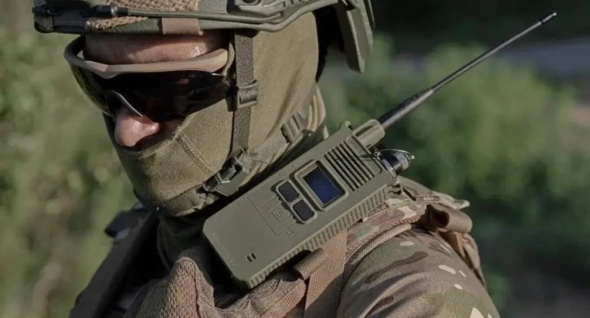«Невосприимчива к помехам»: украинский стартап поставляет ВСУ радиостанцию Himera