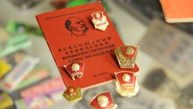 День комсомола 29 октября 2024 года: прикольные поздравления в стихах, прозе и открытках
