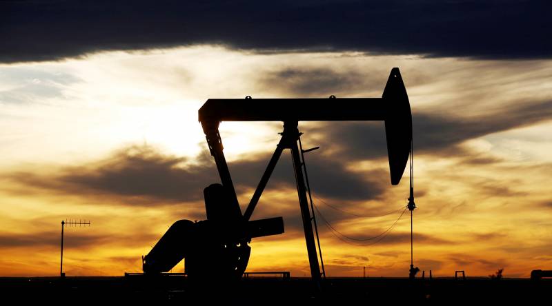 ЕС продолжает приобретать российскую нефть за повышенные цены через ОАЭ
